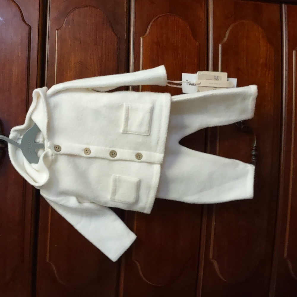 Chickpea Snug , 3 piece set 6-9 months White fleece Jacket, Pants & Onesie